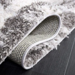 Lindsay Shag LNS558F Dark Grey / Grey 8 Lindsay Shag LNS558F Dark Grey / Grey -The Rug District Shop LNS558F 5 DETAIL3